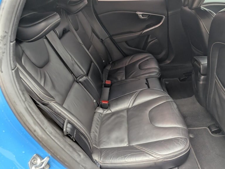 2015 Volvo V40 2.0 D2 R-Design Lux Nav Hatchback 5dr Diesel Manual Euro 6 (s/s) (120 ps) - HATCHB...