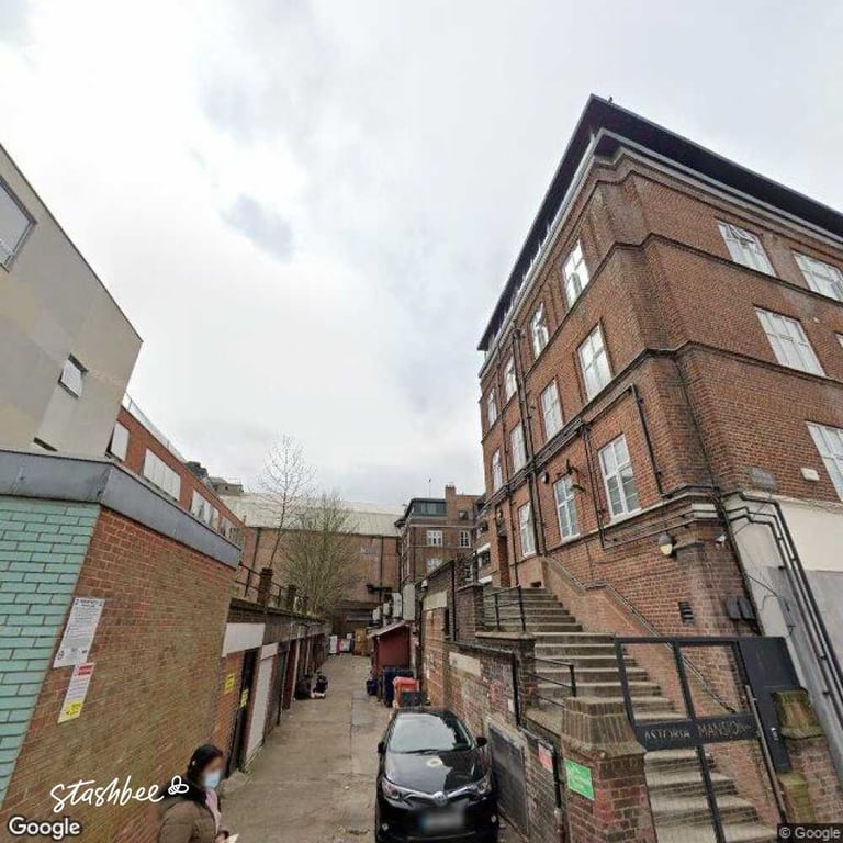 Garage to rent in London (E4) | Stashbee