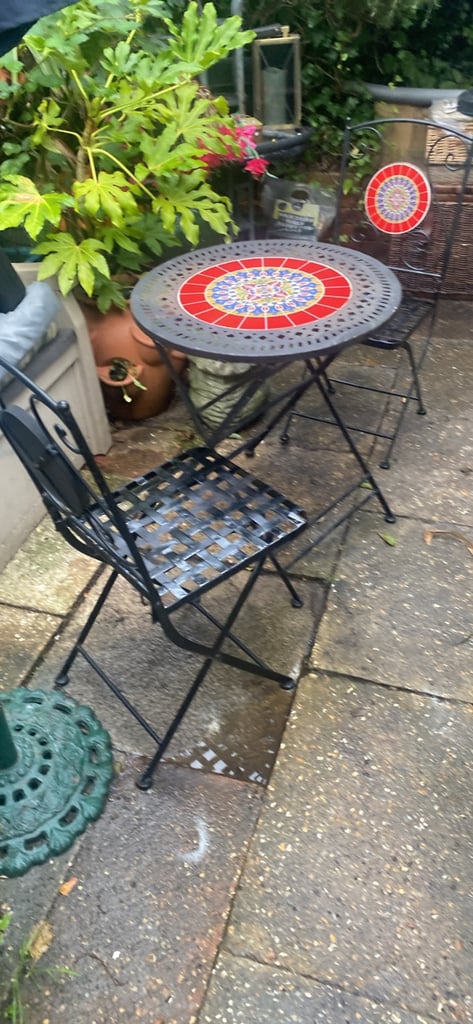 Garden Bistro set.  In metal with Red Colouring 