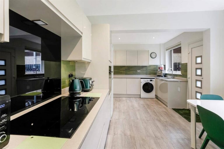 🖤✨Whitechapel Lifestyle: Spacious Double Room Availble Now!