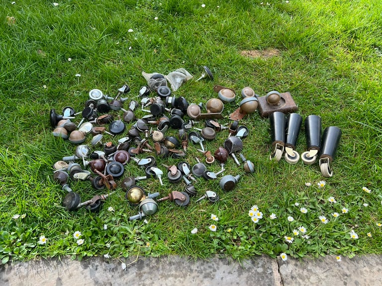 LARGE JOB LOT BUNDLE OF VINTAGE RETRO MCM LEGS FEET WHEELS FURNITURE 