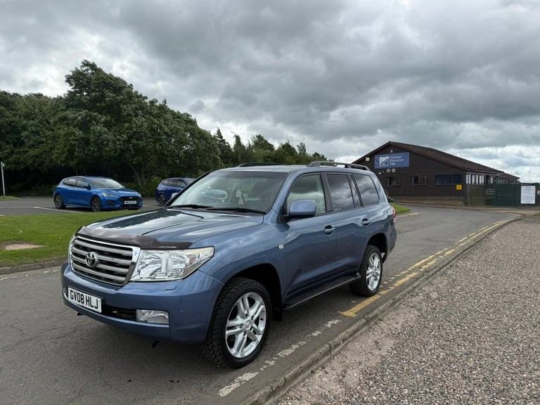 Toyota Land Cruiser v8