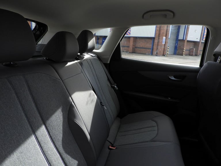 2025 MG MG S5 49kWh SE SUV 5dr Electric Auto (170 ps) HATCHBACK Electric Automatic