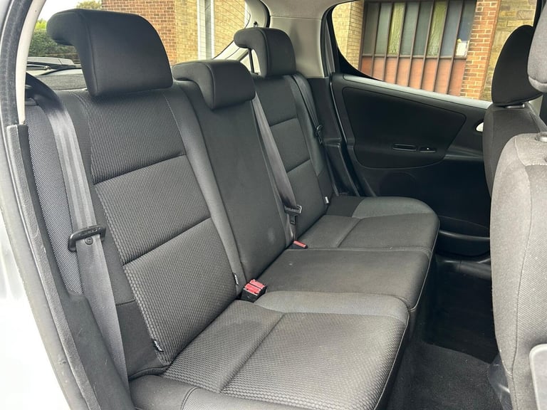 2011 Peugeot 207 1.4 VTi Sportium Euro 5 5dr HATCHBACK Petrol Manual