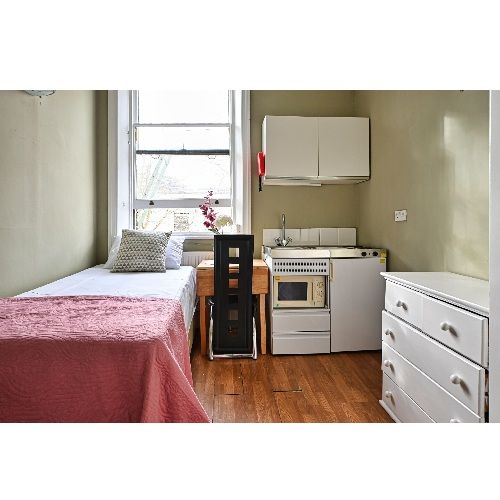 Single Bedsit in Holland Road, Shepherds Bush/Olympia, W14 8BE ***Utility Bills Inc***