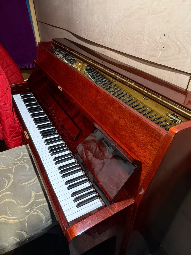 SAMICK FREE DELIVERY FREE STOOL TUNED 