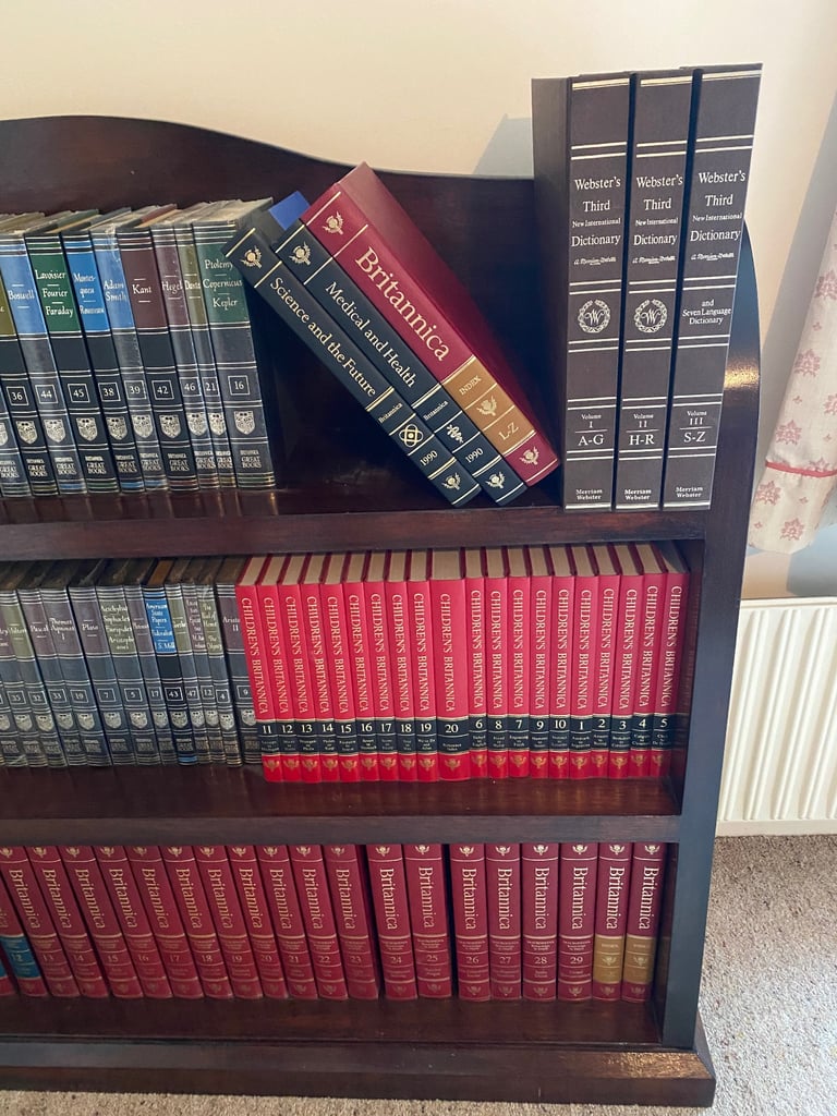 Full Set of Encyclopaedia Britannica from the early 1990s with Bespoke Bookcase