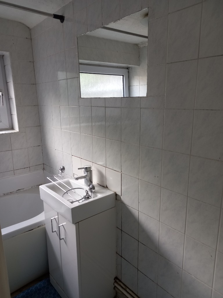 **LET BY** 3 BEDROOM ON GIBSON STREET - GOOD CONDITION - DSS WELCOME - NO DEPOSIT 