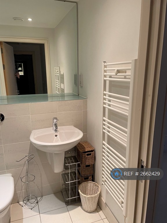 2 bedroom flat in The Quadrangle, Manchester, M1 (2 bed) (#2662429)