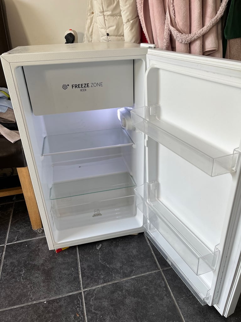 image for Undercounter fridge/freezer - polar white 