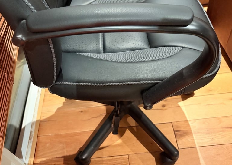 [SOLD] Office chair 