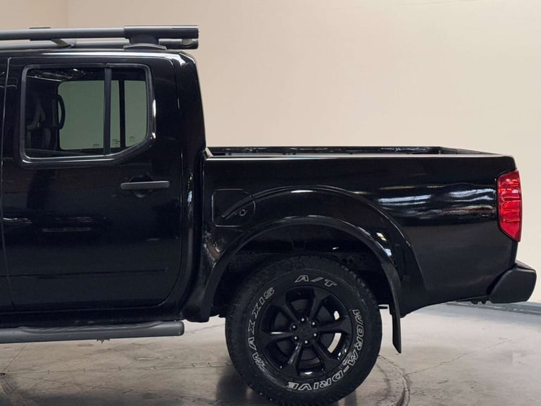 2011 Nissan Navara Double Cab Pick Up Tekna 2.5dCi 190 4WD PICK UP DIESEL Manual