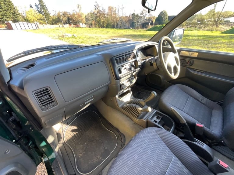 2004 Mitsubishi L200 2.5 TD 4Work Pickup 2dr Diesel Manual 4WD (113 bhp) PICKUP Diesel Manual