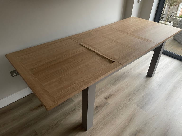 6 to 10 Seater Extending Dining Table