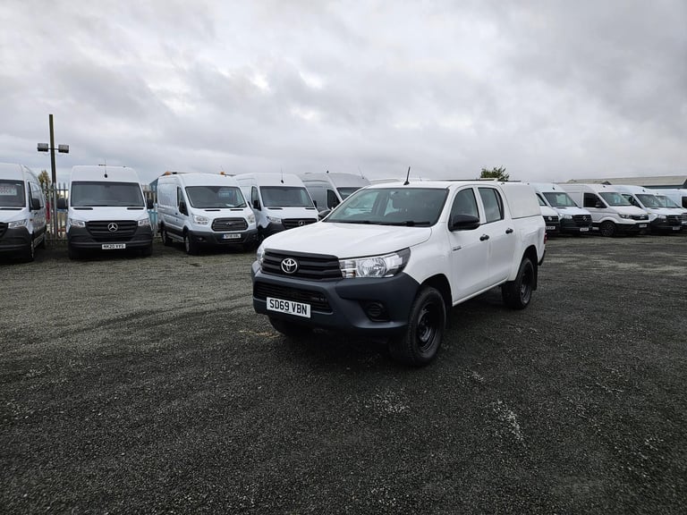 2019 ON A 69 TOYOTA HILUX ACTIVE D-4D 4WD 2.4 150BHP D/CAB PICKUP ULEZ FREE ZONE