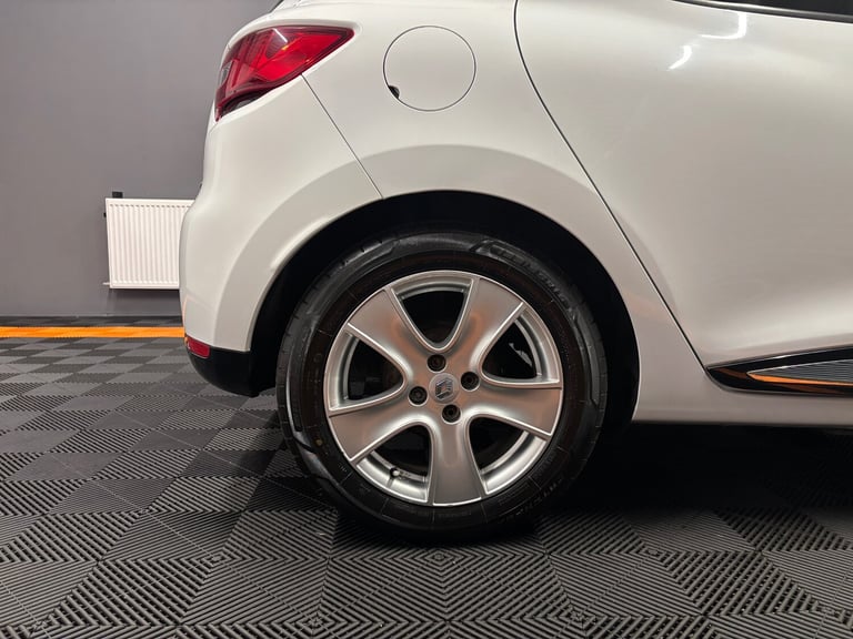 2015 Renault Clio 1.2 16V Dynamique MediaNav 5dr HATCHBACK Petrol Manual