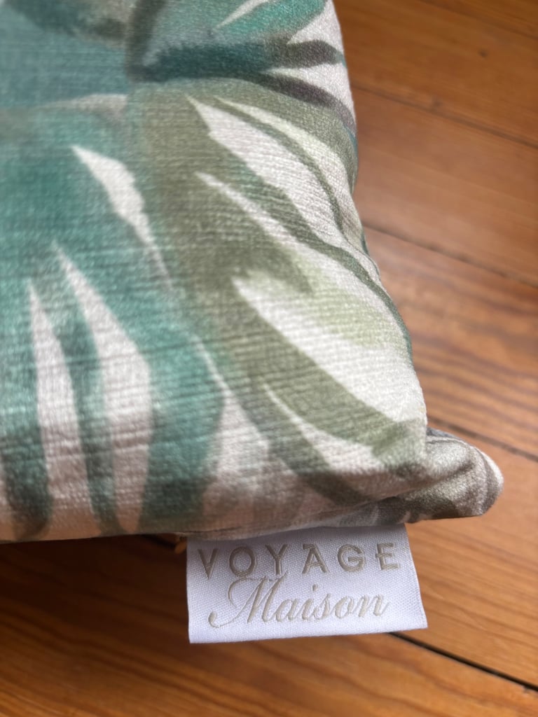 Large patterned cushion
