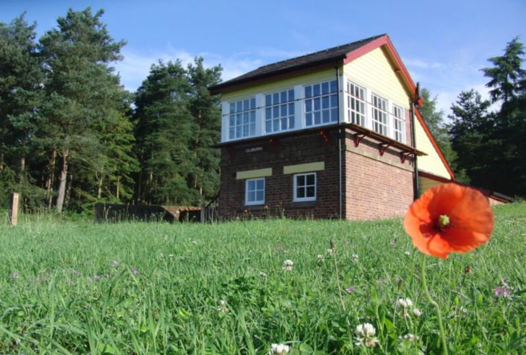 Discounted Railway Signal Box holiday- Pet friendly, WiFi, Stove near Penrith / The Lakes