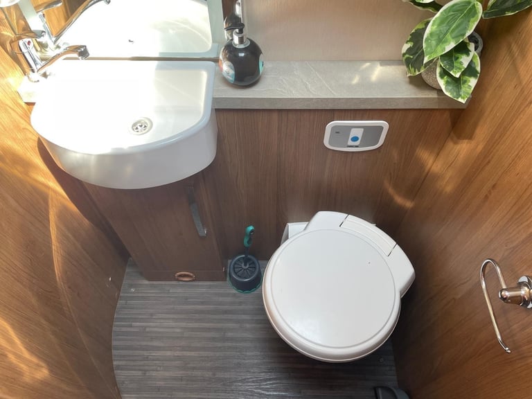 Autotrail Frontier Delaware 2017 - Island Bed Motorhome For Sale