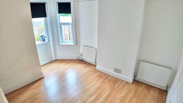 image for (Not a studio)Double room including bills for single occupancy Postcode LU3 1DJ