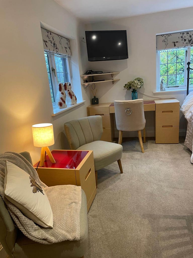 Beautiful studio flat for rent available 