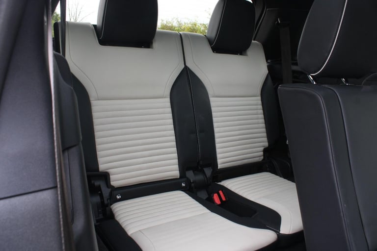 2022 Land Rover Discovery 3.0 D300 R-Dynamic HSE 5dr Auto ESTATE DIESEL Automatic