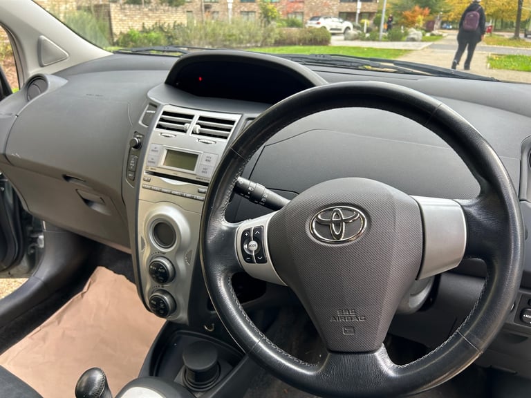 Toyota YARIS 1.3 automatic,low miles 50k,drives superb,excellent condition,service history,2 keys 