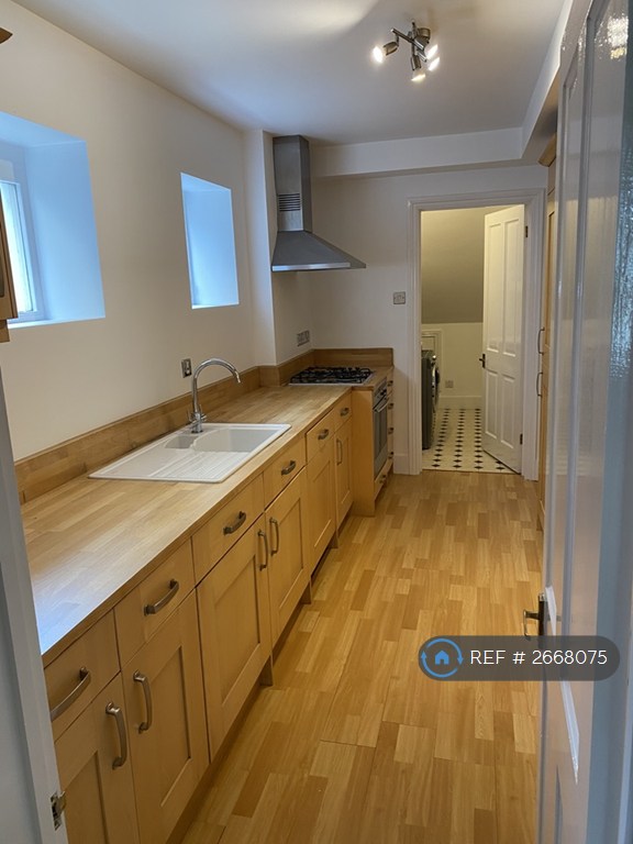 2 bedroom flat in Manor Park, London, SE13 (2 bed) (#2668075)