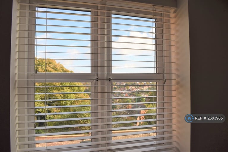 2 bedroom flat in Jenner House, Nottingham, NG3 (2 bed) (#2683985)