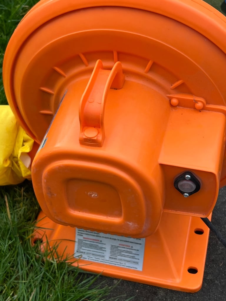 Bouncy castle /inflatable pool 