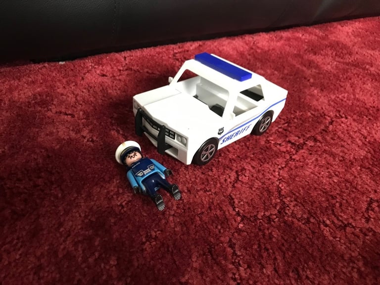 Roblox bundle jeep and police car with figures 