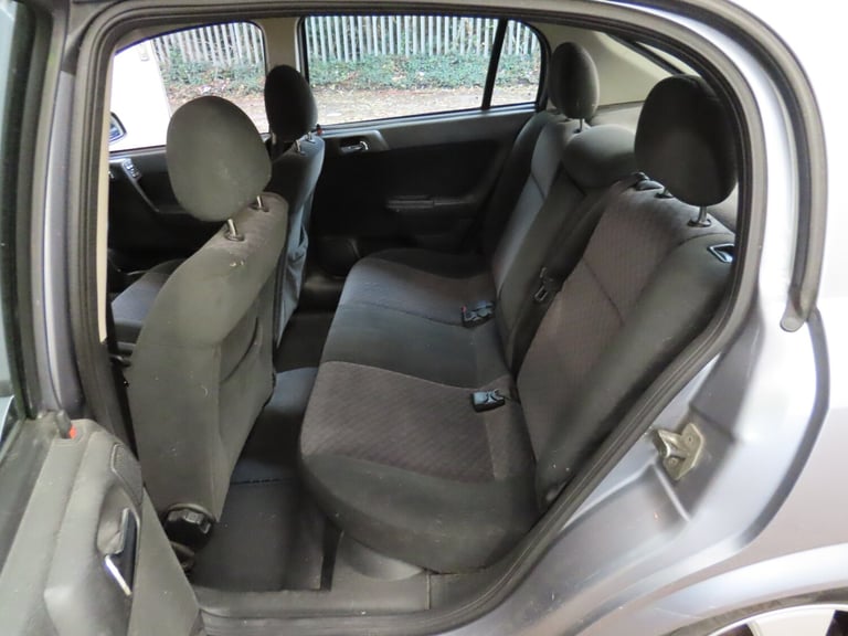 2004 Vauxhall Astra 1.6i 16v Elegance Hatchback 5dr Petrol Automatic (185 g/km