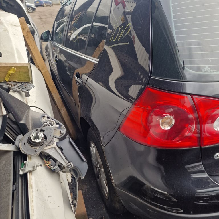 Breaking spare parts vw golf mk5 tdi