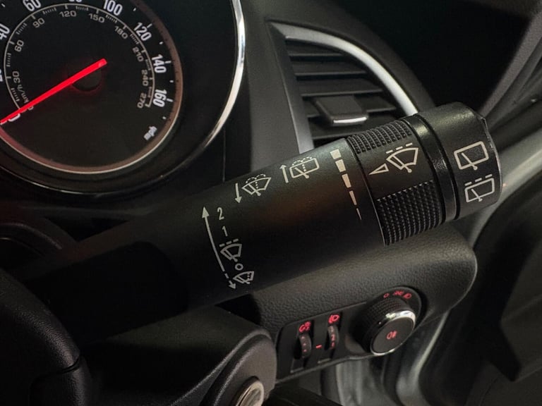 2014 Vauxhall Astra 1.4 16v Design Euro 5 5dr HATCHBACK Petrol Manual