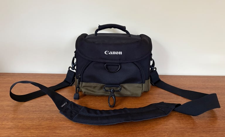 image for CANON 100EG Deluxe Gadget DSLR Camera Bag 