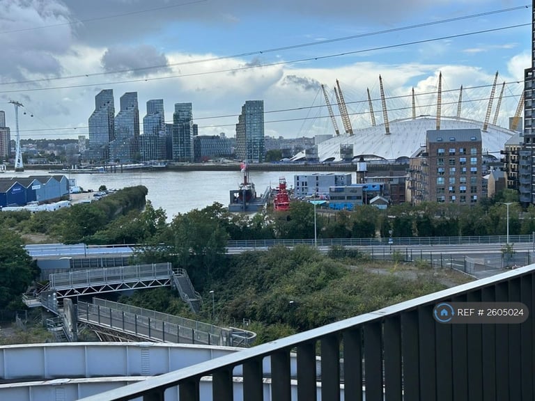 3 bedroom flat in Tyburn Gardens, London, E16 (3 bed) (#2605024)