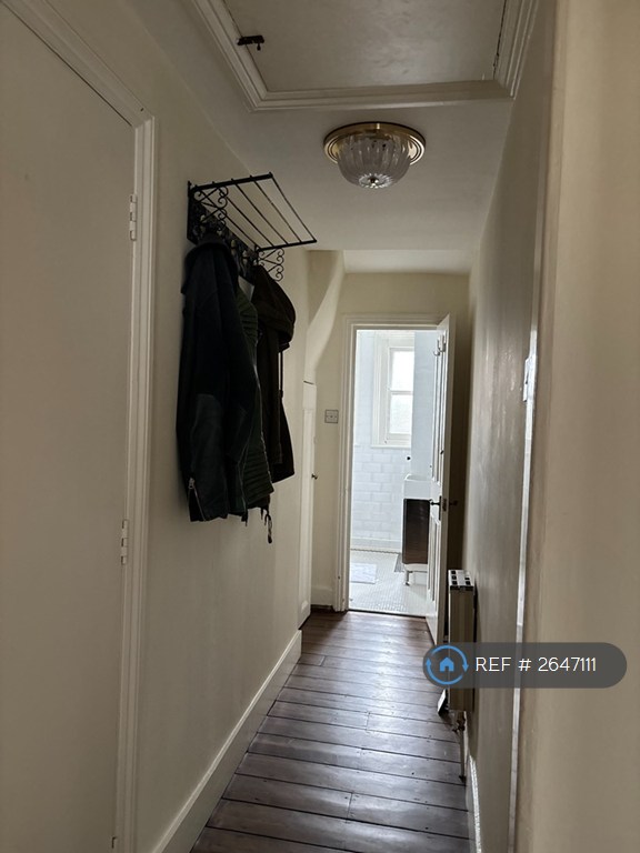 1 bedroom flat in Gwendwr Road, London, W14 (1 bed) (#2647111)