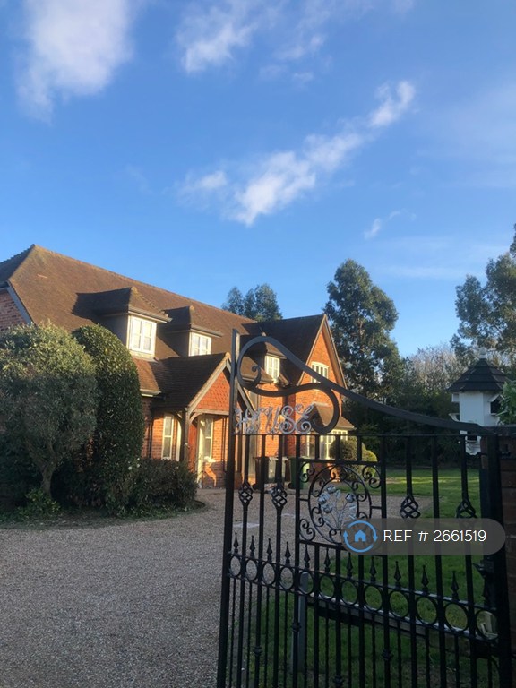 7 bedroom house in Kobe Nursery, Goffs Oak, Waltham Cross, EN7 (7 bed) (#2661519)