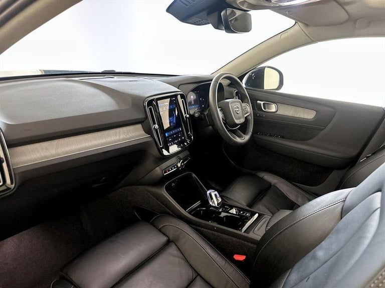 2023 Volvo XC40 2.0 B4 MHEV Ultimate DCT Auto Euro 6 (s/s) 5dr Automatic SUV Hybrid Automatic