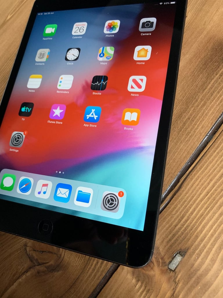 APPLE IPAD MINI 2 32GB WIFI CELLULAR IOS12 - FREE charger - great condition can deliver