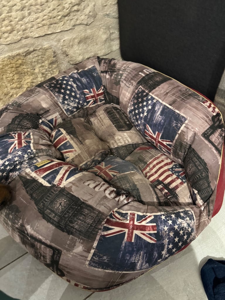 Knufflewuffle Dog Basket. 