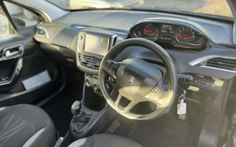 2013 Peugeot 208 1.2 VTi Active 5dr HATCHBACK Petrol Manual