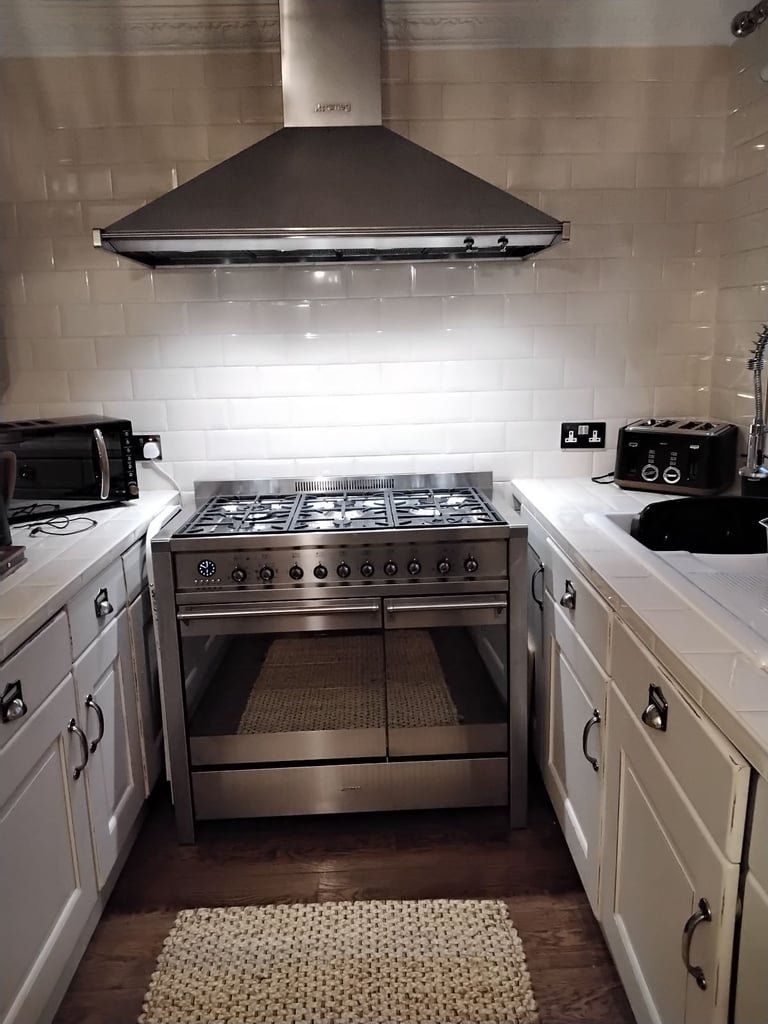 Smeg cooker and hood