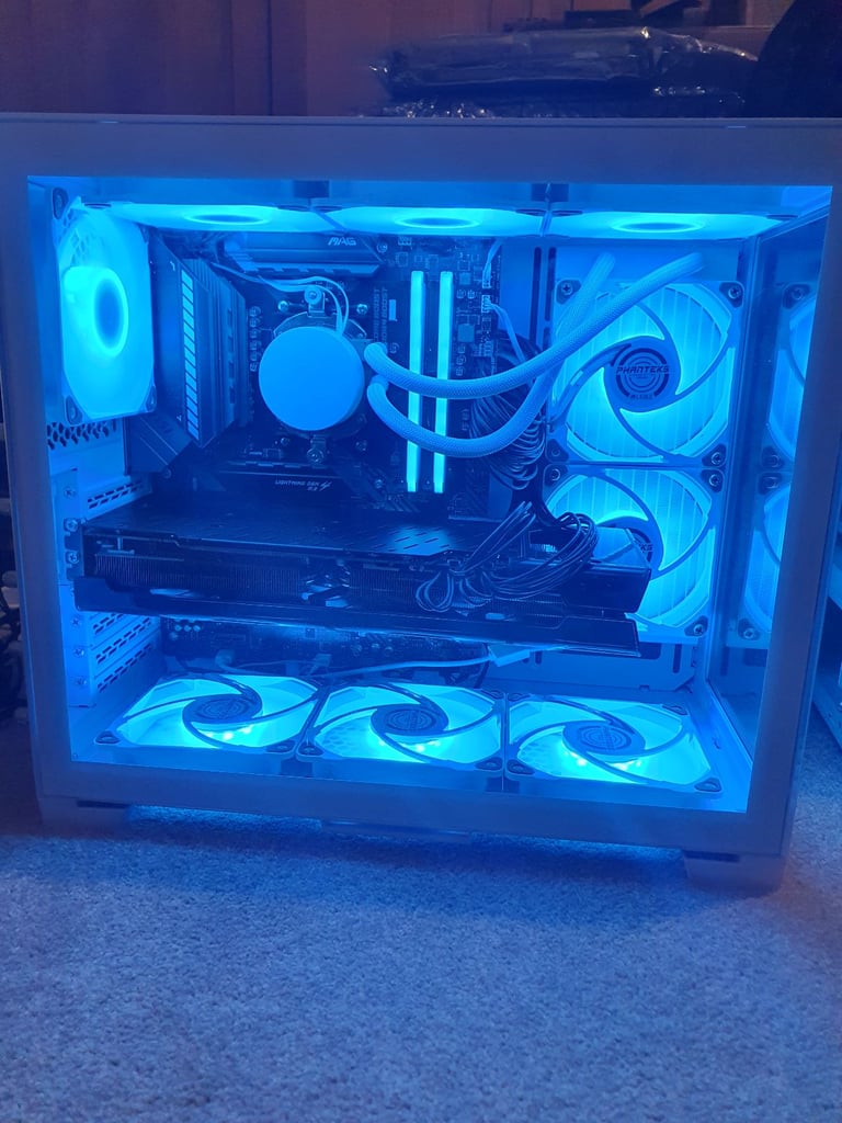 Ryzen 7 5700X3D, RX 6800 16GB GPU, 32GB Ram, Lan Li Case, Windows 11