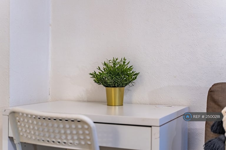 2 bedroom flat in Rawlins Street, Birmingham, B16 (2 bed) (#2500218)