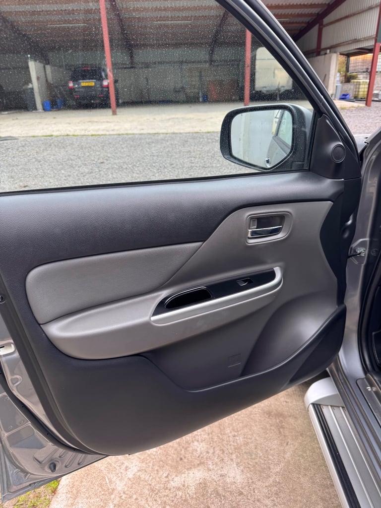 2018 Mitsubishi l200 barbarian full spec
