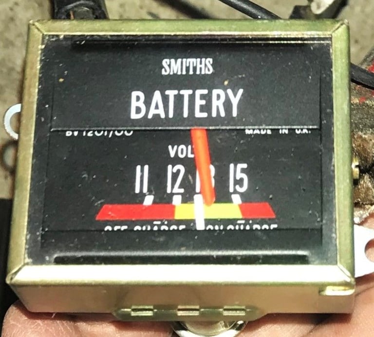 BMC/BRITISH LEYLAND. SQUARE, BATTERY CHARGE INDICATOR FOR 12 VOLT SYSTEM