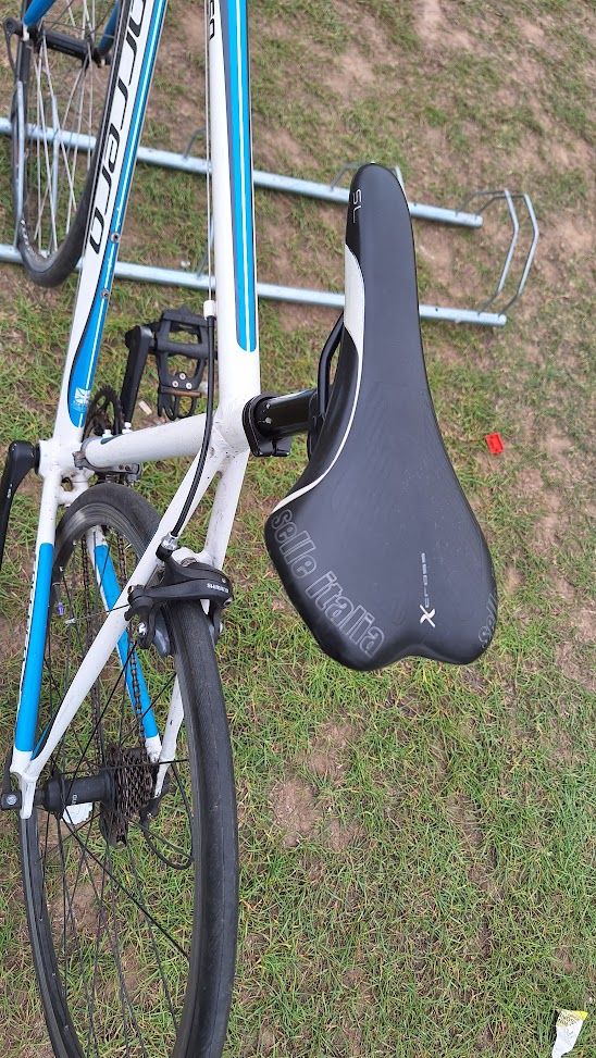 Carrera Virtuoso Road Bike 54cm Frame – Shimano Gears, Continental Tyres, Selle Italia Saddle