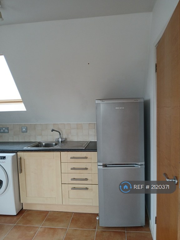 1 bedroom flat in Wessex House, Taunton, TA1 (1 bed) (#2120371)