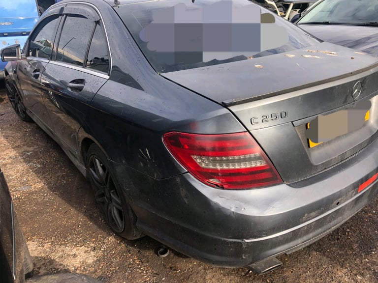 Breaking spare parts Mercedes c class w204 c250 cdi 